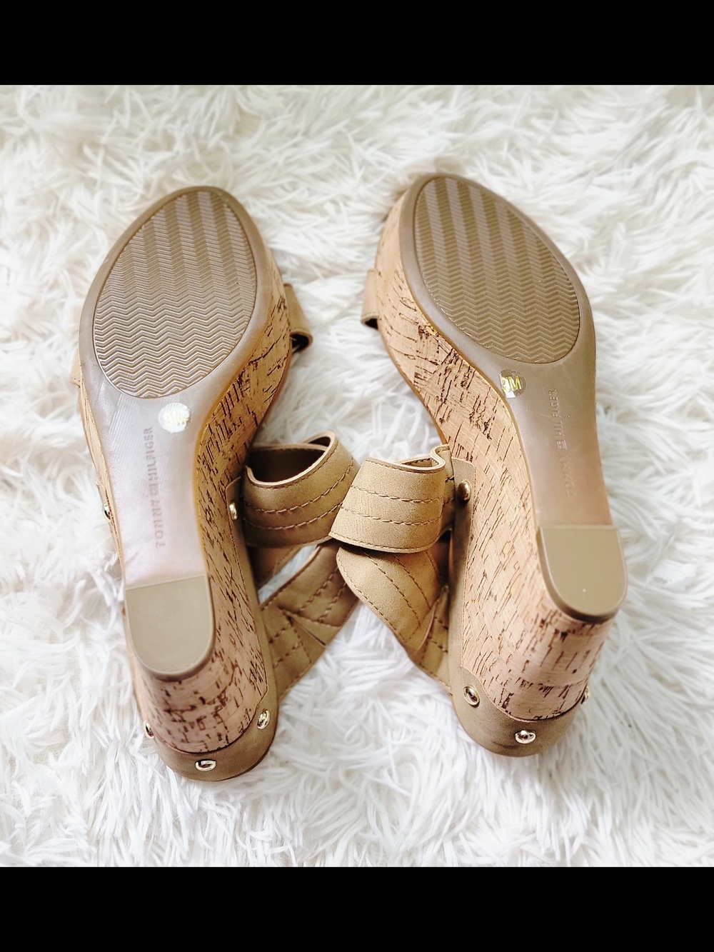 New Tommy Hilfiger Tan Wedge Sandals with Gold Logo Accent - Picture 5 of 5